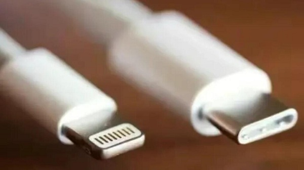 iPhone15将被强制使用USB-C，网友：节约资源，使用方便